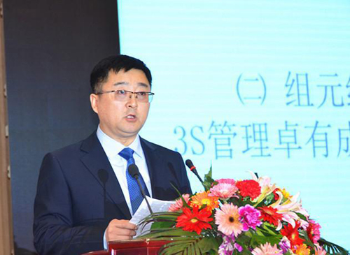 集团公司副董事长、总经理刘玉魁向大会做工作报告